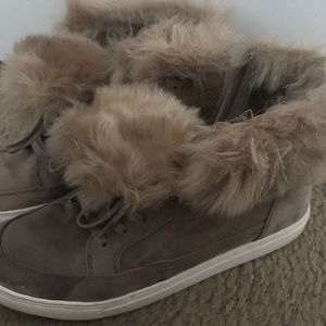 🍓Gianni Bini Fur Sneakers